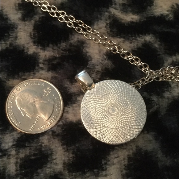 SNOW LEOPARD PENDANT - Picture 7 of 7
